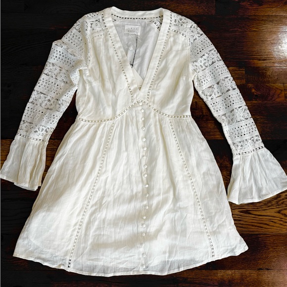 NWT. Lost & Wander Boho Long Lace Sleeve White Mini Dress. Size Medium - Picture 5 of 16